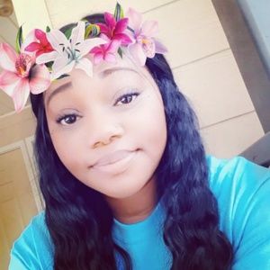 Meet your Posher, Alexis